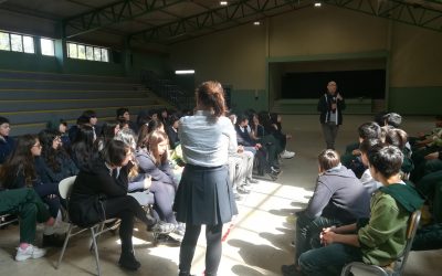 Compañía de Teatro «No más» realiza intervenciones teatrales sobre el bullying