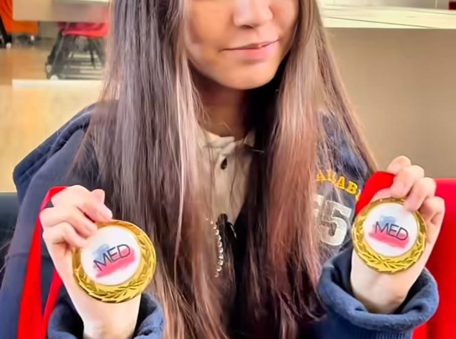 Orgullo Nogalino: Julieta López, del 4°M, destacó en el Mundial Escolar de Debate en Chile